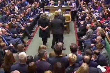 நாடாளுமன்றத்தில் ஆபாச படம் பார்த்ததாக எம்பி மீது குற்றச்சாட்டு