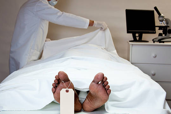 உயிரோடு இருந்தவரை தூக்கி சவக்கிடங்கில் போட்ட மருத்துவமனை ஊழியர்கள்! | Telangana Hospital Sends Living Patient To Morgue