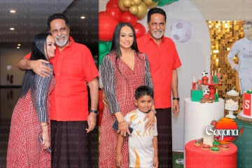 ඔයා වෙනුවෙන් මගේ හදවතේ ආදරේ පිරිලා අපි සංසාර හමුවීමක් සනත්ගේ බිරිද සුභ පතයි [PHOTOS]