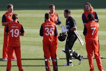 கிரிக்கெட்டில் இருந்து ஓய்வுப் பெற்றார் பிரபல வீரர் - ரசிகர்கள் கண்ணீர் மல்க வாழ்த்து