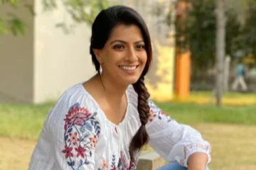 மாலத்தீவில் சுற்றி திரியும் நடிகை வரலக்ஷ்மி சரத்குமார்.. இணையத்தில் வைரலாகும் புகைப்படங்கள்..