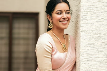 மிர்னாலினி ரவி சேலையில் அழகிய போட்டோஷூட்