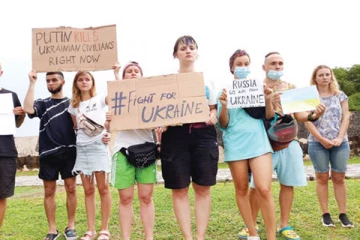 இலங்கையில்  இடம்பெற்ற நெகிழ்ச்சியான சம்பவம் -  மன்னிப்பு கோரியுள்ள ரஷ்ய தம்பதி!