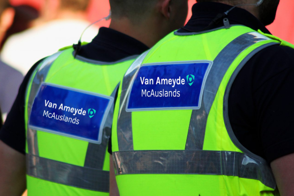 லண்டனில் ஈழத்தமிழருக்கு சொந்தமான கடையில் சிக்கிய பெண் - 40000 பவுண்ட் அபராதம் | Raid In Sri Lankans Shop In London Women Arrested