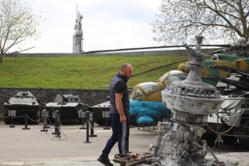 தாக்குதலுக்கு   பின்  முதல்முறையாக தூதரகத்திற்குத் திரும்பிய அமெரிக்க இராஜதந்திரிகள்!