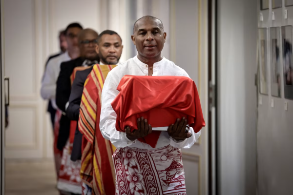 மடகாஸ்ரின் முன்னாள் மன்னரது மண்டை ஓட்டை ஒப்படைத்த பிரான்ஸ் | France Skulls King Toera Madagascar Intl Scli