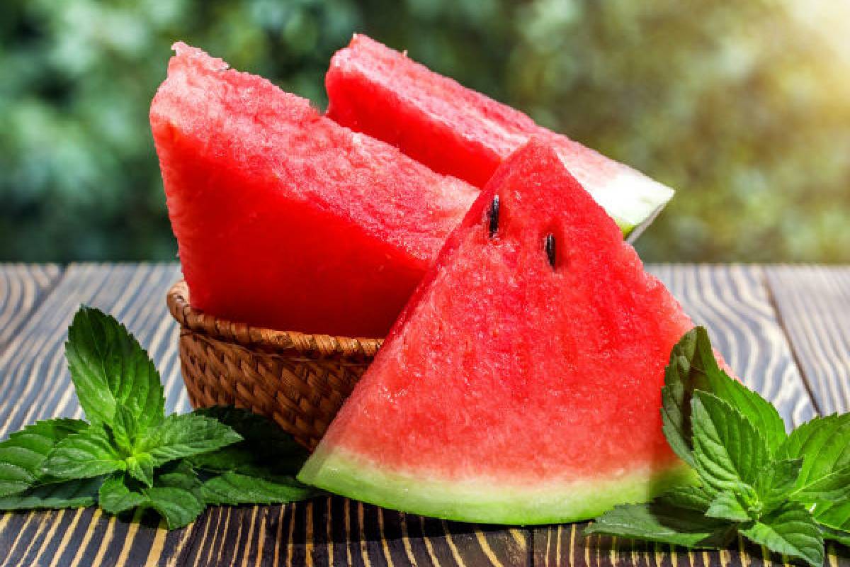 இனிப்பான நல்ல தர்பூசணி பழத்தை எப்படி பார்த்து வாங்குவது? | Things Consider When Buying Watermelon Red Sweet