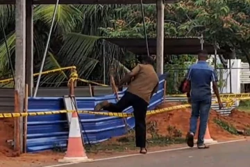 கொக்குத்தொடுவாய் மனித புதைகுழி வளாகத்துக்குள் நுழைந்த புலனாய்வாளர்கள்: வேடிக்கை பார்த்த பொலிஸார்