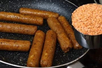 පරිප්පු සොසේජස් කාලා තියේ?