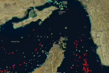 அமெரிக்காவின் அச்சுறுத்தலை மீறி ஹோர்முஸ் நீரிணையை கடந்த 60 கப்பல்கள்!