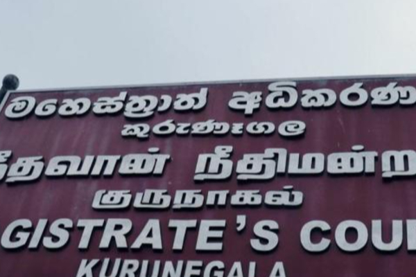 வழக்கு பொருளான கசிப்பை அருந்திய நபர் | Kashippu From The Case Courtroom And Drank It வழக்கு பொருளான கசிப்பை அருந்திய நபர் | Kashippu From The Case Courtroom And Drank It