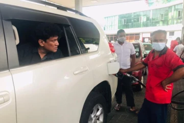 வரிசையில் காத்திருந்து கிடைத்ததில் மகிழ்ச்சி; வைரலாகும் மனோகணேசன் பதிவு!