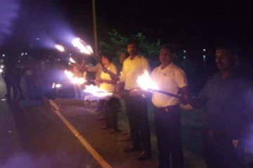 காலிமுகத்திடல் ஆர்ப்பாட்டத்திற்கு ஆதரவாக யாழில் தீப்பந்த போராட்டம்!