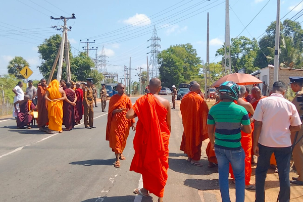 வரலாற்றில் முதல் முறையாக ஆளுநர் ஒருவரால் தடுத்து நிறுத்தப்பட்ட பௌத்த விகாரையின் நிர்மாண பணி | Sri Lanka Buddhistization In Tamil Areas