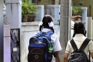 தாயாரை ஏமாற்றி காதலனுடன் சென்ற பதின்ம வயது மாணவி