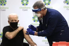 பைசர் தடுப்பூசியின் 2வது டோஸை போட்டுக்கொண்டார் ஜோ பைடன்