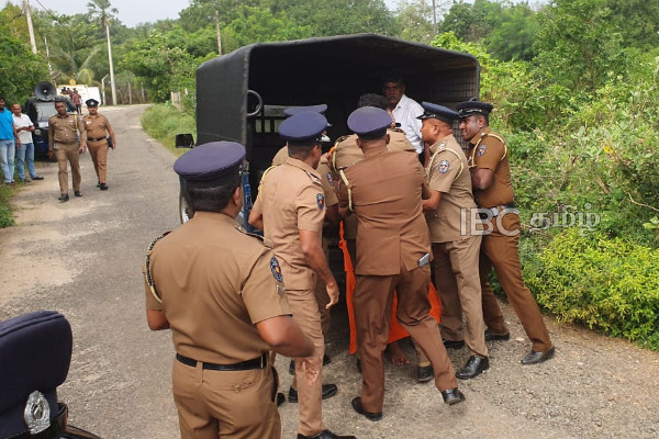 தையிட்டி போராட்டத்தில் பதற்றம் : வேலன் சுவாமிகள் உட்பட பலர் கைது | Tamil Protest Illegal Buddhist Temple In Jaffna