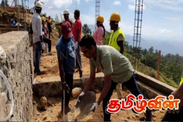 பதுளையில் பெருந்தோட்ட தொழிலாளர்களுக்கு வீடுகள்! கட்டடப் பணிகளில் ஈடுபட்ட நாடாளுமன்ற உறுப்பினர்கள்