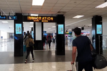 கட்டுநாயக்க விமான நிலையத்தில் வைத்து இருவர் கைது