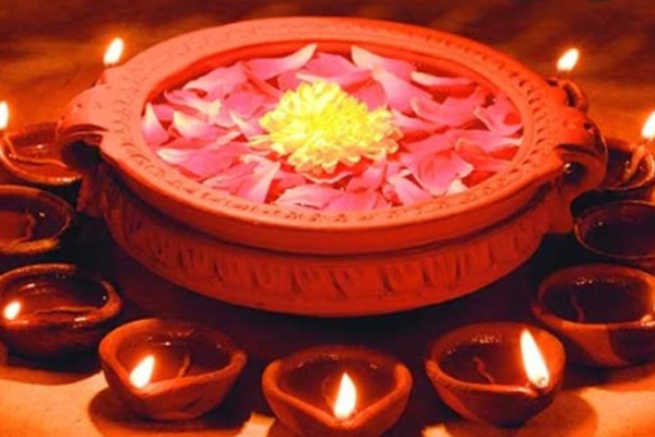 தீபாவளி: இந்த இடங்களில் எல்லாம் விளக்கு ஏற்றிடுங்கள் | Dont Forgot To Light Diya On Diwali In This Place