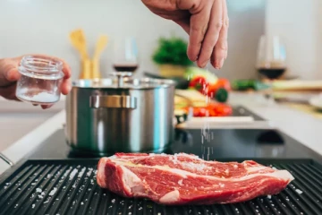 நீரிழிவு நோயாளிகள் சமைத்த உணவில் உப்பு சேர்த்தால் என்ன நடக்கும் ? உயிருக்கு ஆபத்து... முழுசா படிங்க!