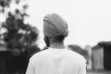 கனடாவில் சீக்கிய மாணவர் மீது இனவெறி தாக்குதல்!