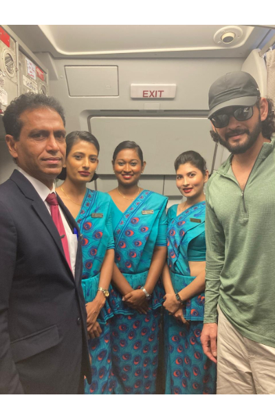 இலங்கை வந்த பிரபல தென்னிந்திய நடிகர் மகேஷ் பாபு | Famous Indian Actor Mahesh Babu Srilankan Airlines