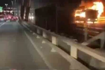 බස් රථයක් ගිනිගනී (විදෙස්)