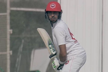 327 பந்துகளில் முச்சதம் விளாசி மிரள வைத்த  பாகிஸ்தான் வீரர் - குவியும் பாராட்டு