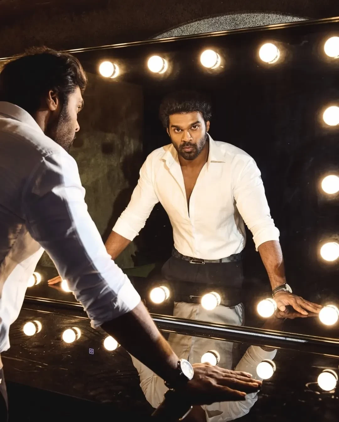 கேப்டன் விஜயகாந்தின் மகன் நடிகர் சண்முக பாண்டியனின் ஸ்டைலிஷ் போட்டோஷூட்.. 3 Gallery