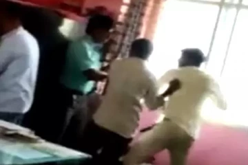 மாணவியின் ஆபாச படத்தை ஸ்டேட்டஸ் வைத்த ஆசிரியர்....நின்றுபோன திருமணம்!