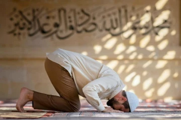 தொழுபவருக்காக தொழுகை செய்யும் துஆ