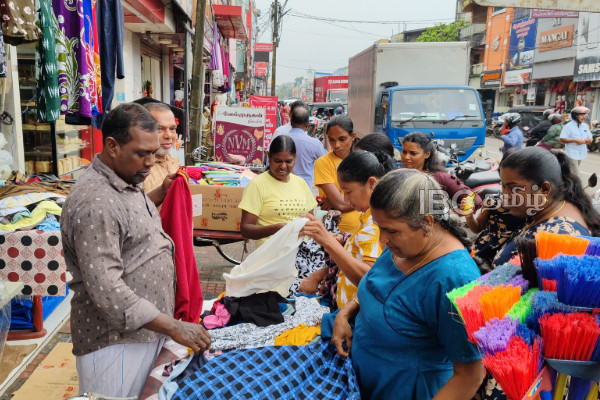 சூடு பிடித்துள்ள பண்டிகைக்கால வியாபாரம் | Christmas Shopping Celebration In Manner சூடு பிடித்துள்ள பண்டிகைக்கால வியாபாரம் | Christmas Shopping Celebration In Manner