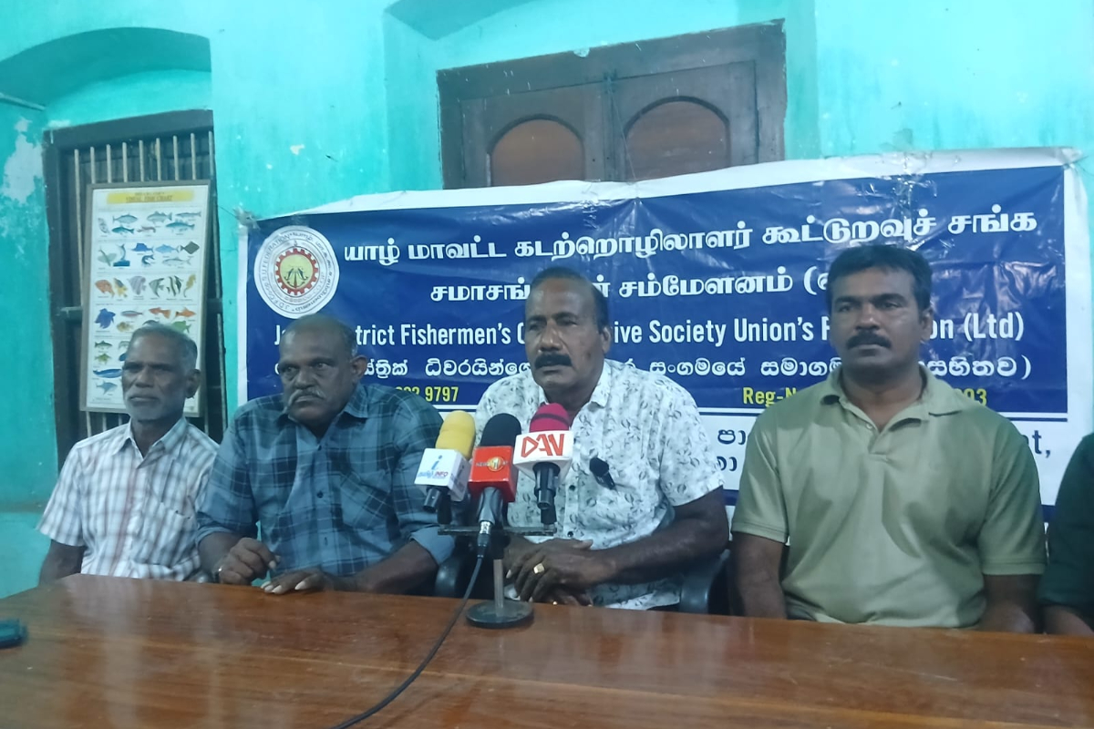 எல்லை தாண்டும் கடற்தொழிலாளர் மீது துப்பாக்கி பிரயோகம் மேற்கொள்ளுங்கள்! யாழ். மாவட்ட கடற்தொழிலாளர் கூட்டுறவு சங்கங்களின் சம்மேளனம் | Fire On Indian Fishermen Who Cross The Border எல்லை தாண்டும் கடற்தொழிலாளர் மீது துப்பாக்கி பிரயோகம் மேற்கொள்ளுங்கள்! யாழ். மாவட்ட கடற்தொழிலாளர் கூட்டுறவு சங்கங்களின் சம்மேளனம் | Fire On Indian Fishermen Who Cross The Border