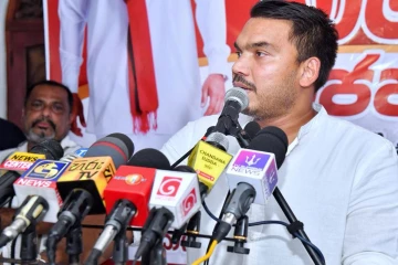 "ප්‍රභාකරන්ගෙන් අවසර අරන් තමයි ජොගින් යන්න වෙන්නේ..." - නාමල් රාජපක්ෂ ජනාධිපතිවරයාට එල්ල කළ සැර ප්‍රහාරය මෙන්න