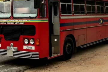 இலங்கையில் பேருந்து சாரதியால் உயிர் தப்பிய 100க்கும் மேற்பட்ட பயணிகள்!