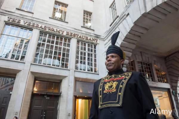 பிரித்தானியாவின் பழமையான இந்திய உணவகத்தை மூடும் விவகாரம்: உதவுமாறு மன்னர் சார்லசுக்கு கோரிக்கை | Uk Iconic Indian Restaurant To Shut Will King Save