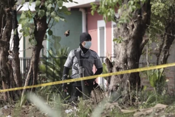 தோண்டத் தோண்ட பெண்களின் சடலங்கள்... முன்னாள் பொலிஸ் அதிகாரி வீட்டில் பிணக்குவியல்