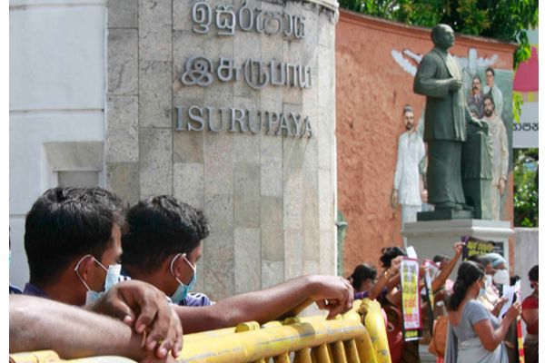 வீடுகளுக்கு சென்று அச்சுறுத்தும் பொலிஸார் : அரச ஆசிரியர் சங்கம் குற்றச்சாட்டு (Video) | Investigating Visit Union Members Homes Threaten