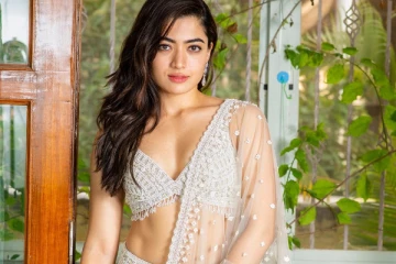 கிளாமர் லுக்கில் நடிகை ராஷ்மிகா மந்தனா வெளியிட்ட ஹாட் புகைப்படம்!! வாய்ப்பிளக்கும் ரசிகர்கள்...