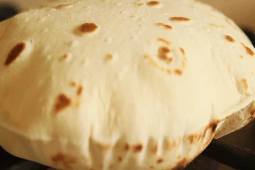 மீந்து போன பிரெட்டில் சுவையான சப்பாத்தி செய்யலாம் - இதோ சூப்பர் ரெசிபி