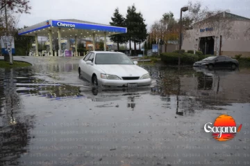 අධික වර්ෂාවෙන් ඇමරිකාව යටවෙයි