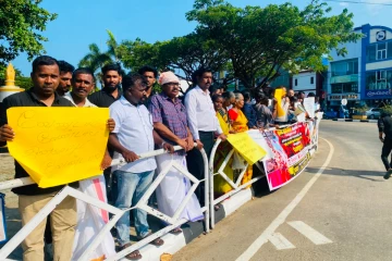 திலீபனின் சிலை அகற்றப்பட்டமைக்கு எதிராக மட்டக்களப்பில் பாரிய போராட்டம்