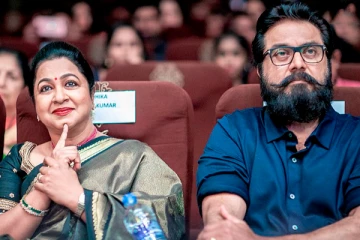 சரத்குமார் - ராதிகாவின் மகனா இது.. எப்படி இருகிறார் பாருங்க