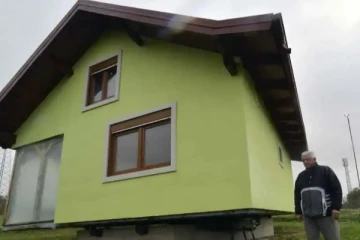 72 வயதில்.. மனைவிக்கு வித்தியாசமான காதல் பரிசளித்த கணவர்! நெகிழ்ச்சி சம்பவம்