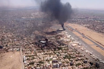 சூடான் தலைநகரில் ஏற்பட்ட மோதலினால் சேதமடைந்த பகுதிகள்: வெளியான அதிர்ச்சியூட்டும் வீடியோ