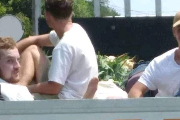 இலங்கைக்கு வந்த வெளிநாட்டு சுற்றுலா பயணிகளுக்கு நேர்ந்த அவல நிலை! | Sri Lanka Visit Foreign Tourists Travel Goods Auto இலங்கைக்கு வந்த வெளிநாட்டு சுற்றுலா பயணிகளுக்கு நேர்ந்த அவல நிலை! | Sri Lanka Visit Foreign Tourists Travel Goods Auto