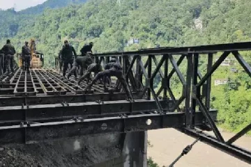 தொடர் கனமழை.., 70 அடி நீள பாலத்தை 72 மணிநேரத்தில் கட்டி முடித்த இந்திய ராணுவத்தினர்