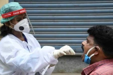 ஒரே நாளில் 4 லட்சம் பேருக்கு கொரோனா தொற்று! கொரோனாவால் திணறும்