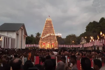 வள்ளி தெய்வானையுடன் சப்பைரதத்தில் எழுந்தருளிய முருகப்பெருமான்! (Photos)